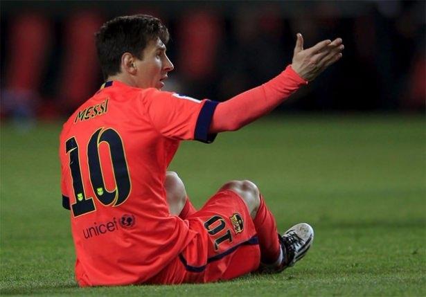 <p>Bu sezon Kral Kupası'nda finale kaldıklarını, lig şampiyonluğu ve Şampiyonlar Ligi'nde yollarına devam ettiklerini hatırlatan Messi, "En uzağa<br />
ulaşma heyecanımız var ve hepsini kazanmak için savaşacağız" ifadelerini kullandı.</p>