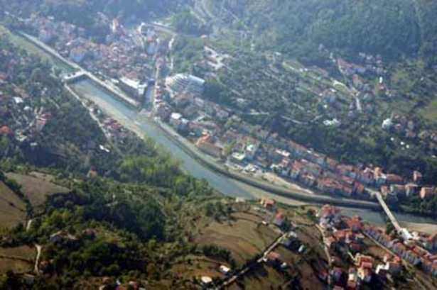 <p>İl: Karabük<br />
İlçe: Merkez<br />
Mahalle: Yeşil<br />
Nüfusu: 12540</p>
