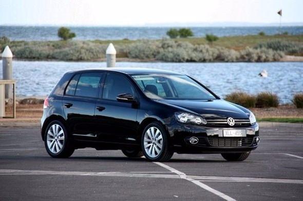 <p><strong>Volkswagen Golf 1.6 TDI 105HP </strong><br />
<br />
Yakıt tipi: Dizel <br />
<br />
Ortalama yakıt Tüketimi(100km): 4.6 litre</p>