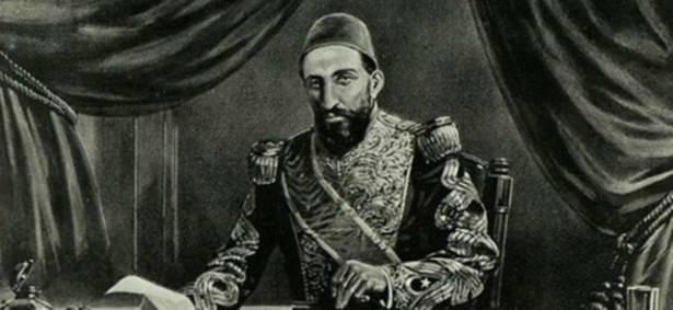 <p><strong>Sultan II. Abdülhamid Han</strong><br />
Millet birbirini kırıp geçireceğine bırakın beni öldürsün. İcabı halinde donanmayı kaybetmemek için canımı vermeye hazırım.</p>
