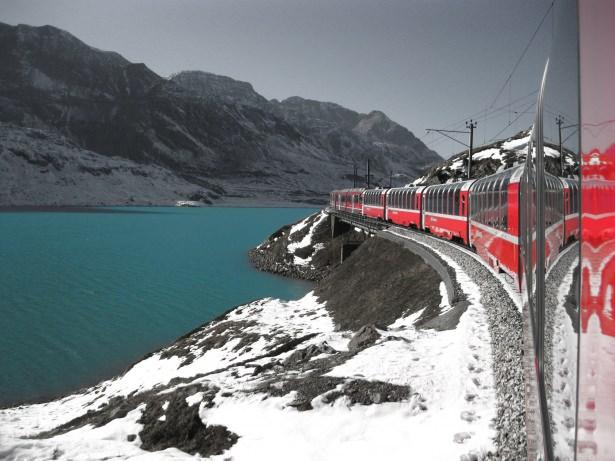 <p>Bernina hattı ise 13 tünel ve 52 viyadükten oluşuyor.</p>
