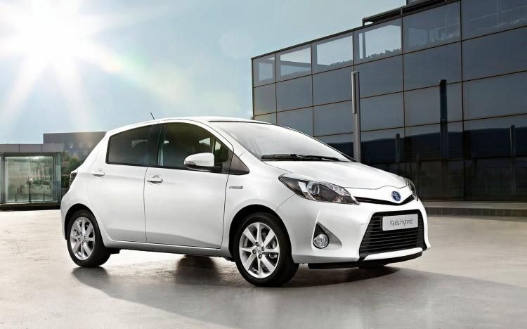 <p>Öte yandan Yaris Hybrid’de indirim 6 bin TL’ye, Yaris’in 1,33 lt benzinli modellerindeki indirim ise 3 bin TL’ye ulaşıyor.</p>
