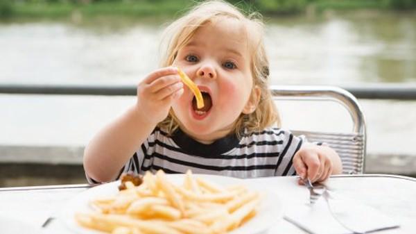 <p>Erişkin dönemde obez olan kişilerin 1/3'ünde obezite çocukluk çağında başlıyor. <strong>Beslenme ve Diyet Uzmanı Dyt. Deniz Şafak</strong>, 21 Mayıs Avrupa Obezite Günü kapsamında obezite hakkında bilinmeyenleri anlattı.</p>
