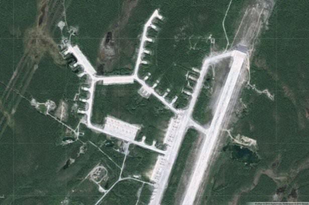 <p><strong>OLENEGORSK ASKERİ HAVAÜSSÜ, RUSYA</strong><br />
Google'ın ulaşamadığı bir nokta da Kuzey Buz Denizi kıyısındaki Murmansk kentinde bulunan Olenegorsk Askeri Havaüssü. Rusya'nın oldukça sıkı güvenlik önlemi aldığı askeri üste, orta ve uzun menzilli füzelerin konuşlandırıldığı tahmin ediliyor.</p>
