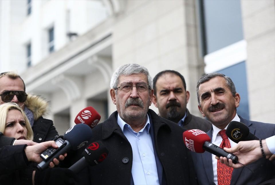 <p><strong>"Delilleri İçişleri Bakanlığına vereceğim"</strong></p>
<p>CHP içinde de FETÖ yapılanması olduğunu savunan Kılıçdaroğlu, bu konuya ilişkin elindeki delilleri İçişleri Bakanlığına teslim edeceğini açıkladı. Deliller nedeniyle tehdit edildiğini belirten Kılıçdaroğlu, bu konuda sonuna kadar gideceğini bildirdi. </p>