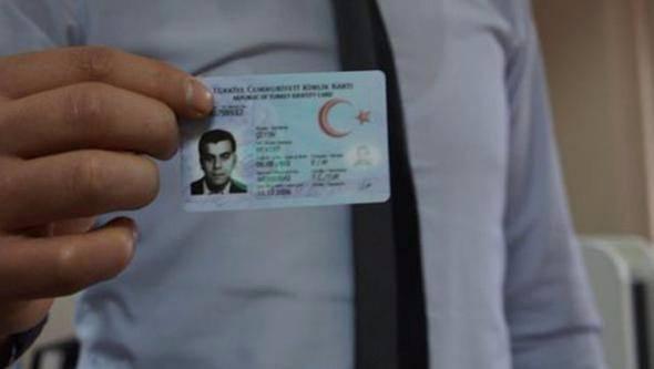 <p>PIN değiştirme ve kart kontrol işlemleri nasıl yapılır? <br />
<br />
Kart sahipleri tarafından KIOSK’larda PIN değiştirme, PIN bloke kaldırma, kişisel mesaj değiştirme ve kart kontrolü işlemleri gerçekleştirilir.</p>