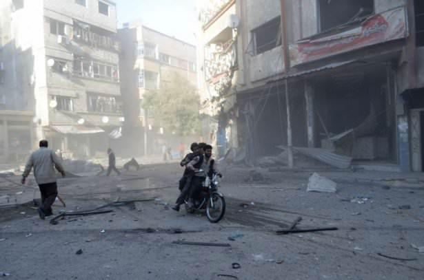 <p>Saldırıda aralarında durumu kritik olanların da bulunduğu 200'e yakın kişinin de yaralandığı bildirilen a&ccedil;ıklamada, yaralıların sahra hastanelerine kaldırıldığı kaydedildi.</p>

<p>&nbsp;</p>
