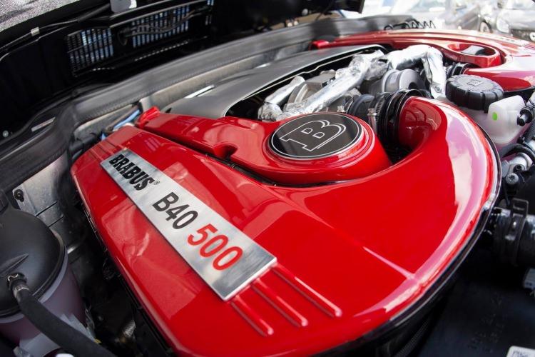 <p>Araçta 4x4’te AMG destekli ve çift turbo beslemeli V8 motordan elde edilen 416 HP olan gücü yeterli bulmayan de Brabus motoru da revizeye gitti</p>

<ul>
</ul>
