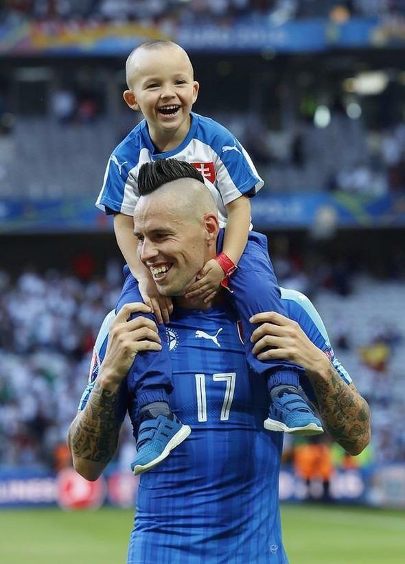 <p>Marek Hamsik ve Lukas</p>
