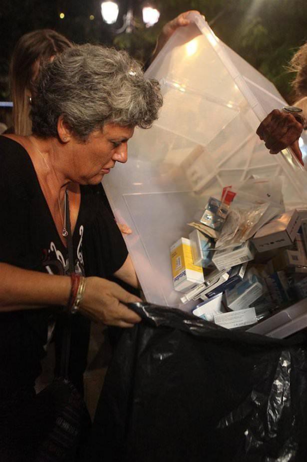 <p>Yunanistan'da bir süre önce işten çıkarılan temizlik işçisi kadınlara destek amaçlı düzenlenen konserde Gazze'ye gönderilmek üzere yaklaşık 30 bin kutu ilaç toplandı.</p>

<p> </p>
