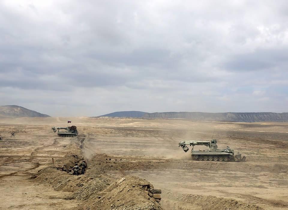 <p>Azerbaycan Savunma Bakanlığı’ndan yapılan açıklamada Azerbaycan Silahlı Kuvvetleri’nin mühendis-istihkam birliklerinin katılımıyla taktiksel tatbikat yapıldığı belirtildi. </p>

<p> </p>

