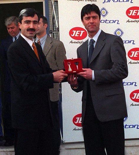 <p>Jet Fadıl ve Joachim Löw (1999)</p>