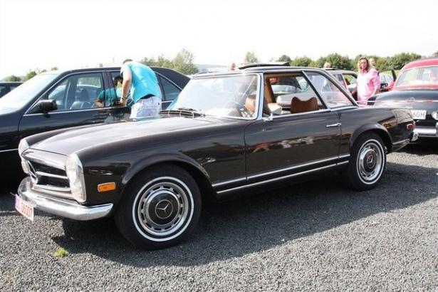<p>Mercedes severler Almanya'nın Hattingen kentinde buluştu. Mercedes kulübü tarafından her sene düzenlenen etkinlik kapsamında Mercedes klasikleri ve son model Mercedes'ler bir araya geldi. İşte o otomobiller....</p>
<p> </p>