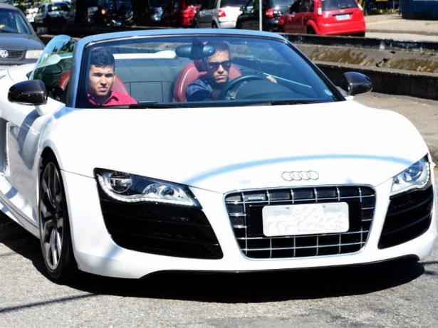 <p>Neymar Jr. - Audi RS 8</p>

<p> </p>
