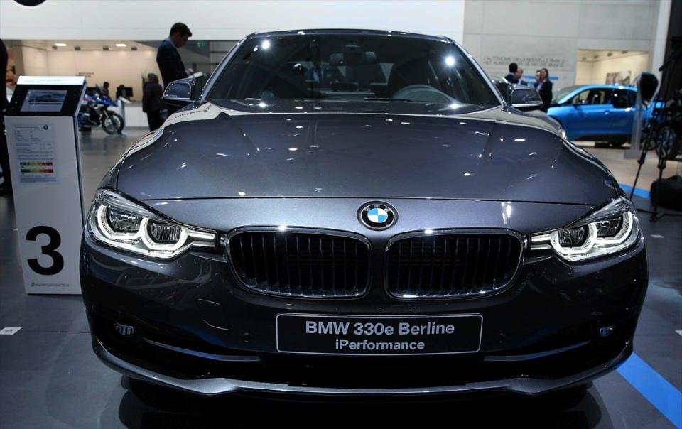 <p>BMW 330e</p>
