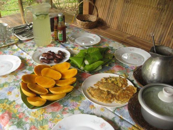 <p><strong>Filipinler</strong></p>
<p>Et, yumurta, longaniza ( mango, sosis ve pirinçten oluşur) fasülye</p>