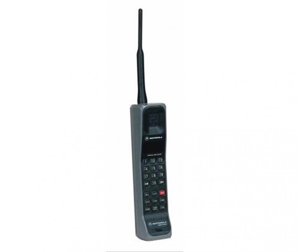 <p><strong>Motorola International 3200 – 1992</strong><br />
<br />
Tümüyle dijital ilk el telefonu.</p>

<p> </p>

<p> </p>
