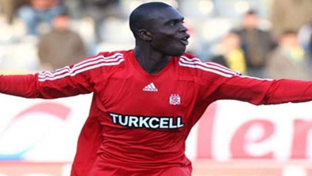<p><strong>26. SANİYE</strong><br />
<br />
2009-2010 sezonunda Sivasspor-MKE Ankaragücü maçında Sivassporlu Yannick Kamanan</p>
<p> </p>
<p> </p>