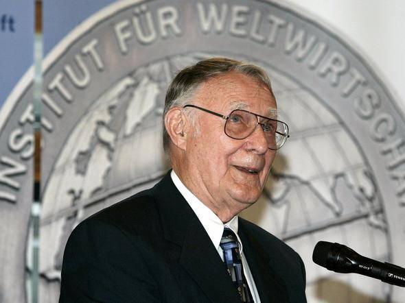 <p>Ingvar Kamprad <br />
<br />
Net varlığı: 43 milyar dolar <br />
<br />
Yaş: 90 <br />
<br />
Ülkesi: İsveç <br />
<br />
Şirket ismi: IKEA</p>
