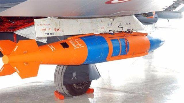 <p><strong>HGK İLE AKILLI BOMBA:</strong></p>

<p>TÜBİTAK, Hassas Güdüm Kiti (HGK) geliştirerek, savaş uçaklarında kullanılan klasik mühimmatı akıllı bombaya dönüştürdü. </p>
