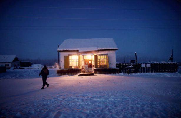 <p>Gezi şirketleri bazen turistlerin aşırı soğuk hava koşullarını görmeleri için Oymyakon'a geziler düzenliyorlar.</p>