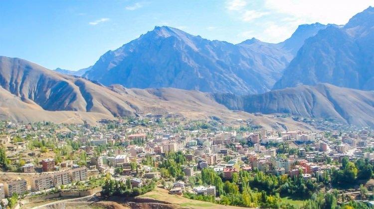 <p><strong>HAKKARİ</strong></p>
<p>Yüzde 5 ve altı</p>