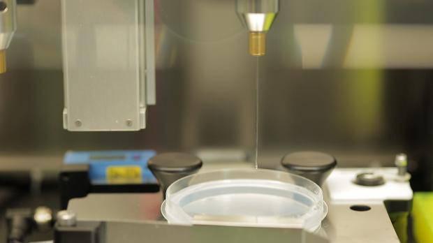 <div class="galDesc">TUBİTAK’ın destek verdiği proje dün düzenlenen basın toplantısıyla paylaşıldı. Koç, yaklaşık 300 bin lira bütçeli projenin ve benzerleri çalışmaların yapay organ üretiminin adımlarından biri olduğunu söyledi. Koç aort ile başlamalarının nedenlerini şöyle sıraladı:</div>