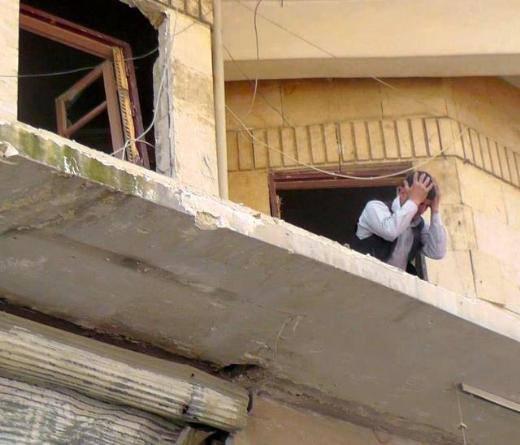  Bombardımanın ardından harabeye d&ouml;nen b&ouml;lgede yaşanan can pazarı, AA muhabirinin &ccedil;ektiği karelere b&ouml;yle yansıdı. 