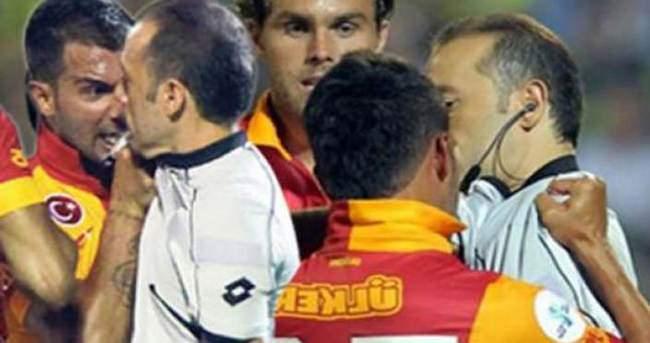 <p>Engin Baytar, Cüneyt Çakır'ın yakasına yapıştı</p>
