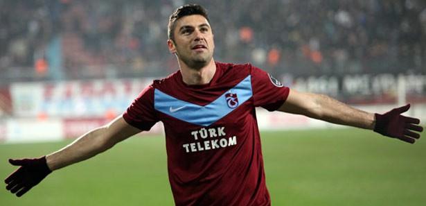 Trabzon son 1 yılda G.Saray'a değerli 5 futbolcusunu göndermesinin ardından internet ortamındaki geyiklerden Trabzonspor Kulübü Başkanı Sadri Şener, G.Saray ve Trabzon kulüpleri nasiplerini aldı... İşte o geyikler...