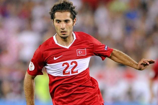 ALTINTOP'A DÜRÜST MESAJ!-Galatasaray 2. Başkanı Ali Dürüst, imza aşamasına gelen Hamit Altıntop için "Real Madrid'den yılda 3.5 milyon euro alıyor, indirim yapması lazım" dedi. (FANATİK)