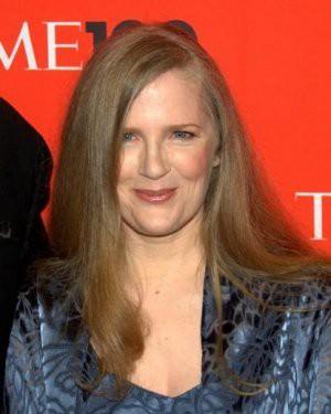 Suzanne Collins  KAZANCI: 20 milyon dolar