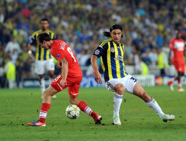 Selçuk Fenerbahçe'de koşup defans yapıyorsa; Alex oynasın koşmasın ; tek bacağıyla daha iyi oynar