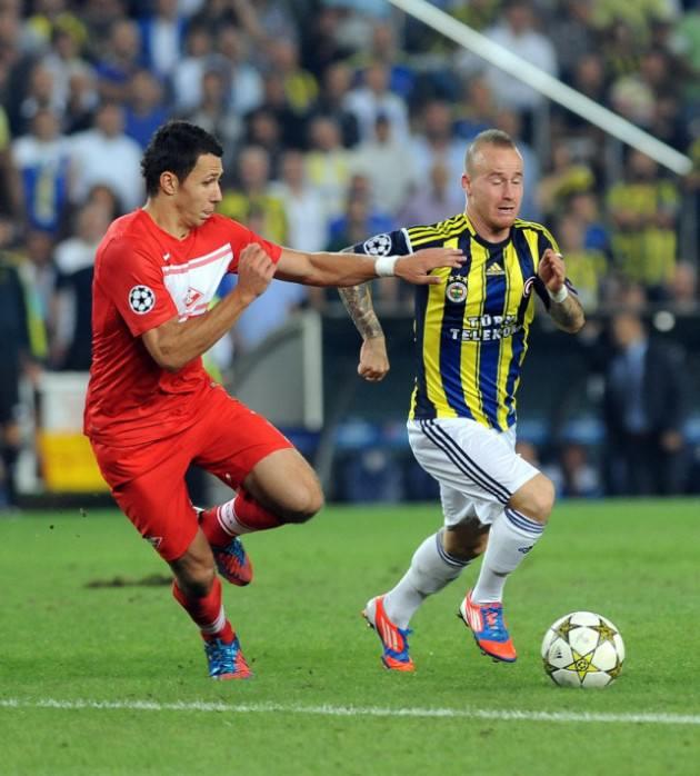 Bizim İçin Saldır Fenerbahçe! o değil de yıl olmuş 2012 hala Fenerbahçe'den Avrupa'dan başarı bekleyenleri bulmak mümkün