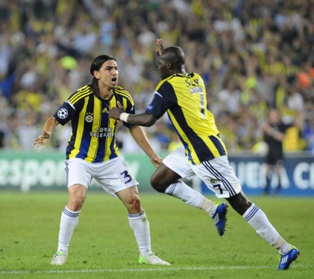 Hey gidi Fenerbahçe nereden nereye... Alex kulübe'de, Selçuk kaptan olmuş. Ben oğluma Alex'i anlatacaktım, yedek kaldı diyemem ki.