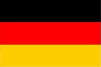 Almanya/ Renklerindeki siyah sarı ve kırmızıyı Napolyon zamanındaki savaşlarda Alman askerlerinin kullandığı üniforma renklerinden alındığı söylenir. Dizayn olarak 1831 yılında ilk olarak düşünülmüş ve ardından 1919 yılında imparatorluktan cumhuriyete geçişte resmi olarak kabul edilmiştir.1949 yılında Doğu ve Batı Almanya ikiye olarak ayrılınca bayraklarda değişiklikler olmuş olmasına rağmen 1990 yılında tekrar ilk orijinal haline dönmüştür