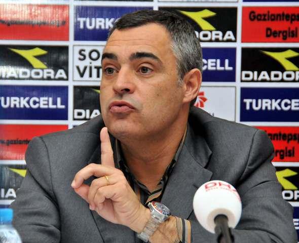 JOSE COUCERIO: Ülkemizde daha önce Gaziantepspor'u çalıştıran Portekizli çalıştırıcı ile ilgili iddialar gündeme düştü ancak bu iddialar geçerliliğini koruyamadı. İddialar Portekiz basınına da yansırken siyah beyazlı camiada Coucherio sesleri pek de olumlu karşılanmadı.