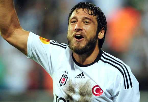 Beşiktaş'ın yüzde 50 indirim istemesiyle kafası karışan Egemen Korkmaz'a sürpriz talip çıktı. Kocaman'dan da onay alan yönetim mili takım kampı sonrasında operasyon başlatıyor. (FANATİK)