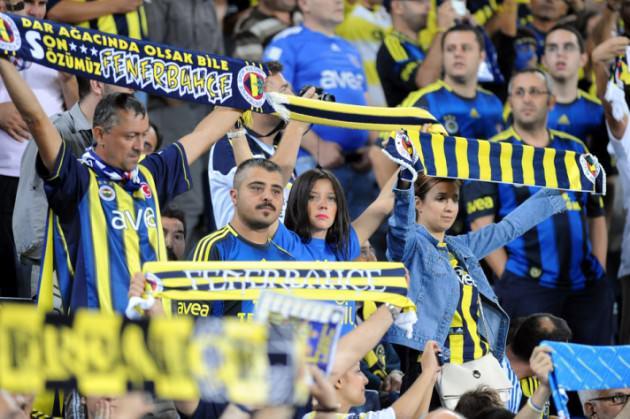 Aykut Kocaman diye bir gerçek varsa, o da en yakın zamanda yok olmalıdır ki Fenerbahçe'nin önü açılsın, kişisel egoların kurbanı olmasın.
