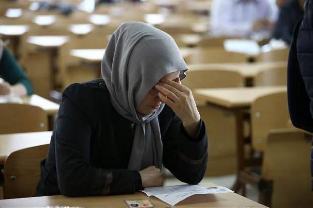 <p>YGS'de Türkçe'den 40, tarihten 15, coğrafyadan 12, felsefeden 8 ve din kültürü ve ahlak bilgisi veya ilave felsefe sorularından 5, temel matematikten 40, fizikten 14, kimyadan 13, biyolojiden ise 13 soru soruldu.</p>
