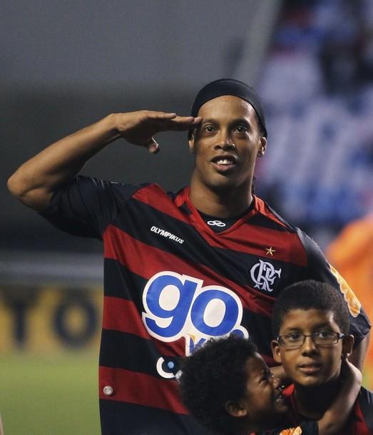 16 milyon euroluk alacağı ödenmeyen Ronaldinho, Flamengo'dan bedelsiz ayrılmak için gün sayıyor. Bu haberi alan Fenerbahçe yönetimi, Brezilyalı süperstarı kadroya katmaya hazırlanıyor. (POSTA)