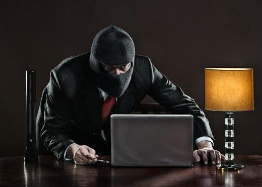  Hangimiz korkmayız ki bir sabah uyandığımızda evimizin soyulmuş olmasından? İ&ccedil;ten i&ccedil;e de merak ederiz en mahremimize tecav&uuml;z eden kimliği me&ccedil;hul&uuml;: Kimdir, nerelidir, ka&ccedil; yaşındadır? Cevapları İstanbul Emniyeti Asayiş Şube M&uuml;d&uuml;r Yardımcısı Ahmet S&uuml;rel ve Hırsızlık B&uuml;ro Amiri Muharrem Şahin&rsquo;den aldık. 