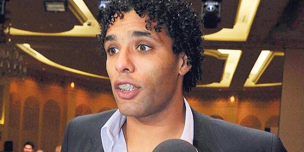 PIERRE VAN HOOIJDONK: Eski Fenerbahçeli futbolcu Beşiktaş'ın günndemine bomba gibi düşerken Hollandalı teknik adamın Beşiktaş ile görüşmediğini açıklaması siyah beyazlı taraftarlara derin bir nefes aldırdı. Kendisi ile ilgili yapılan haberlere yanıt veren Hooijdonk yöneticilerle görüşmediğini açıkladı.