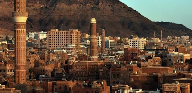 Tarihi Bab el-Yemen'de akşam ezanı akustiği...
