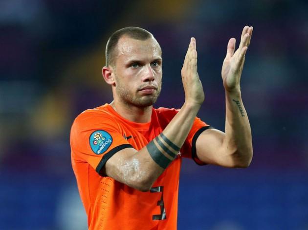 HEITINGA GELİYOR Cris'i gönderen Galatasaray'a Ujfalusi eski takım arkadaşı Heitinga'yı önerdi. Everton Hollandalı stoper için 3 milyon euro istiyor. (SABAH)