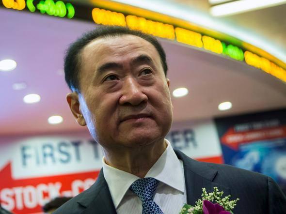 <p>Wang Jianlin <br />
<br />
Net varlığı: 31.6 milyar dolar <br />
<br />
Yaş: 62 <br />
<br />
Ülkesi: Çin <br />
<br />
Şirket ismi: Dalian Wanda Group</p>
