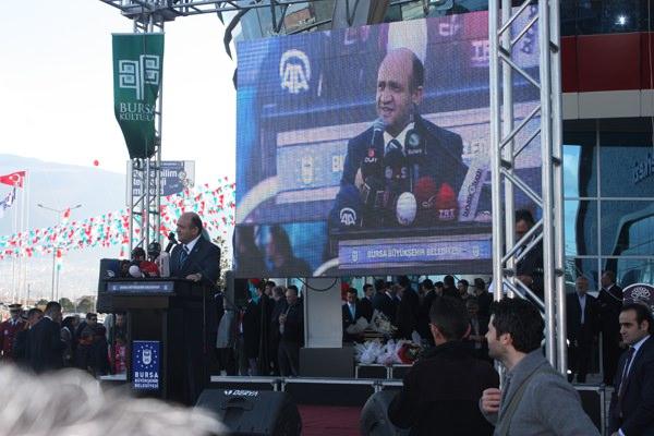 Bursa'nın, Türkiye'nin en önemli üretim merkezlerinden biri olduğunu belirten Işık, "Bu üretimin sürdürülebilir olması, Ar-Ge ve inovasyona dayanması, Bursa'nın geleceğini teminat altına almak açısından olmazsa olmaz ama uzun vadeli sürdürülebilir kalkınmanın da olmazsa olmazı bilim ve teknoloji. Onun da ön şartı eğitim. Ülkemizin geleceği, eğitimde, bilimde ve teknolojidedir" ifadesini kullandı.  Türkiye'nin tüm illerinde bilim merkezleri kurmayı hedeflediklerini dile getiren Işık, bununla ülkenin tarihi, kültürü ve medeniyetinin yüklediği sorumluluğu yerine getirmeyi amaçladıklarını anlattı.