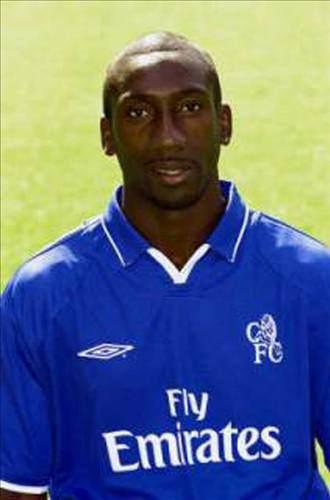 JIMMY FLOYD HASSELBAINK 1994 yılında Samsunspor'a geldi, bir haftalık deneme sonunda dönemin teknik direktörü Multescu tarafından beğenilmedi. Karadeniz ekibinin beğenmediği Hasselbaink, Chelsea forması altında gol kralı oldu.