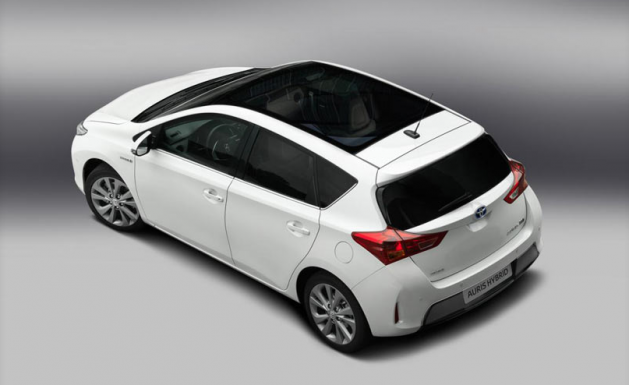 <p><strong>Toyota Auris Hybrid</strong></p>