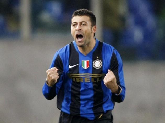 KİRAZ SAMUEL Arıboğan ve Tulun ile Milano'ya uçan Başkan Ünal Aysal, Hollandalı Sneijder ve Arjantinli Samuel için Inter ile anlaştı. (Sabah)